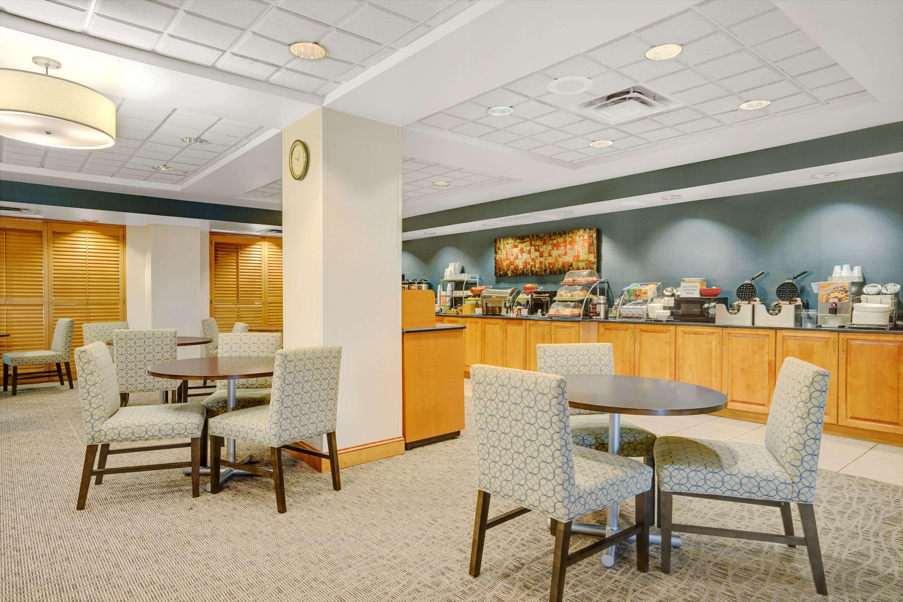 Wingate By Wyndham Fargo Hotel Exterior foto