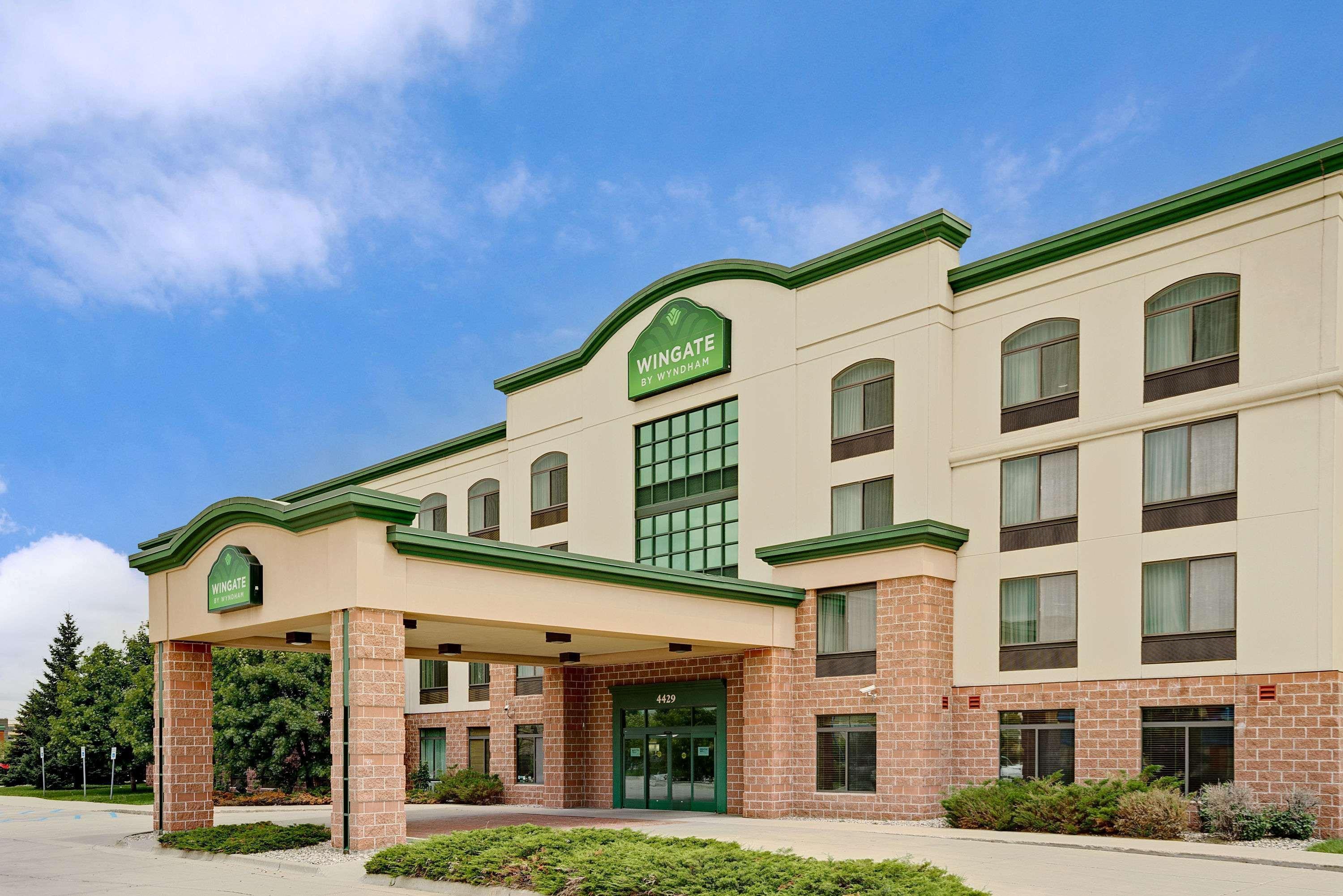 Wingate By Wyndham Fargo Hotel Exterior foto